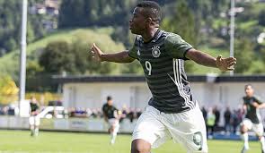 Youssoufa moukoko hat acht youssoufa moukoko ist erst zwölf jahre jung. Bvb Talent 12 Jahriger Moukoko Knipst Fur U16 Nationalmannschaft