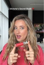 Victoria Shade's Instagram, Twitter & Facebook