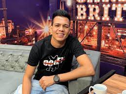 Hitta (och spara!) dina egna pins på pinterest. Aos 22 Anos Cantor Petrolinense Vitor Fernandes Ve O Sucesso Bater A Porta Apos Parceria Com Safadao Blog Do Carlos Britto