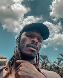 So, @ukcountrynews reposted a video of my song APCH and like 20k of their  people followed and said hi. That's pretty cool. Back to the circle of  “love” I talk about. It..love,