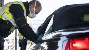 Fait de mettre à l'écart des personnes, des animaux, ou des végétaux durant une certaine période. Covid 19 La Suisse Impose Une Quarantaine Aux Voyageurs Arrivant De Region Provence Alpes Cote D Azur