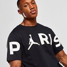 Dan heb je geluk, want hier zijn ze. Paris Saint Germain Football Kits Jordan Nike Jd Sports