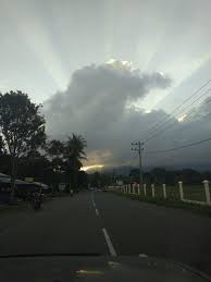 Allah mahakuasa untuk menjadikan cahaya matahari dan bulan padam sebagaimana ia mahakuasa untuk menjadikan matahari terbit dari arah timur dan terbenam di arah barat. Matahari Masih Terbit Di Ufuk Timur Dan Terbenam Di Ufuk Barat Steemit