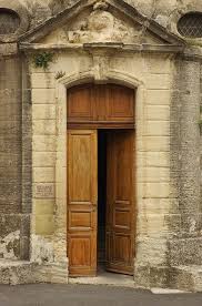 Porte De L Eglise Paroissiale Notre Dame De Venasque Vaucluse France Porte Fenetre Portes Belle Maison