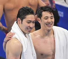 東京オリンピック （五輪）第8日の30日、競泳男子200メートル個人メドレー決勝で、 瀬戸大也 （27）は1分56秒22で4位だった。 2016年リオデジャネイロ五輪銀メダリストの 萩野公介 （26）は1分57秒49の6位だった。 瀬戸は28日の予選を1分58秒15の16位で通過。 5rwwegwkx2xqxm