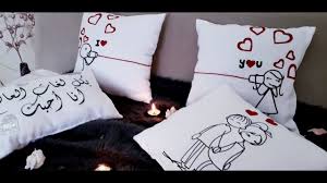 إصنعي وسائد ديكور كيوت لغرفة نومك بأشياء بسيطة موجودة في كل منزل Diy Youtube Diy Embroidery Letters Mickey Mouse Wallpaper Diy Embroidery