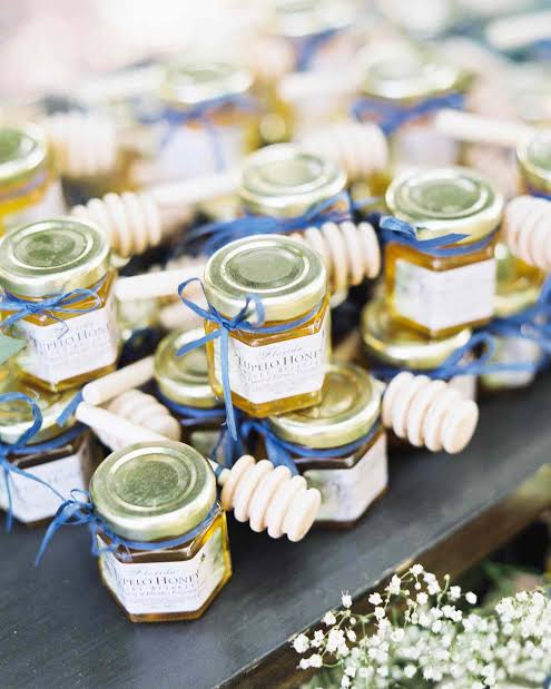 How to Make DIY Wedding Favors Guests Will Love