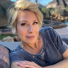 The sound of running water, the cross around my neck, a day of no muss no  fuss, gratitude and praying for those struggling and in need. What does a  good day feel