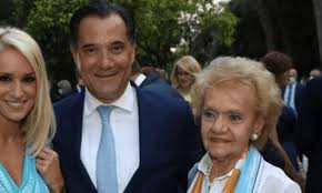 Τελικά τη σκότωσε ο περσέας, με την βοήθεια της αθηνάς. Rim4yqz3qijzfm