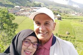 Mark sungkar oktober ini berusia 73 tahun. Beda Usia 45 Tahun 10 Potret Mark Sungkar Istri Yang Makin Harmonis