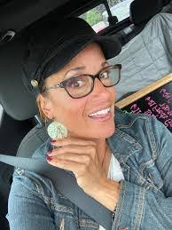 Kimberly Stutzman's Instagram, Twitter & Facebook