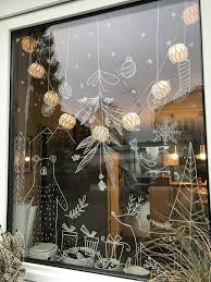 Chalk Marker On Glass Paint The Window With The Chalk Pen Christmas Fens Diy Winter Deko Deko Weihnachten Fenster Weihnachten Dekoration Fensterdeko Weihnachten