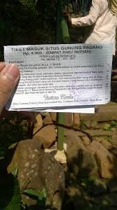 Padang, the capital of the province of west sumatra, is mostly used by tourists as an access point to bungus bay, the surfing sites of the mentawai islands, the inland hills of bukittinggi, and the kerinci seblat national park. Gunung Padang Megalithic Site Cianjur Tripadvisor