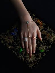 Retrouvez notre collection de montres le marché des merveilles gucci pour femme disponibles sur vestiaire collective ainsi qu'un grand choix d'articles mode à prix d'occasion. Gucci Le Marche Des Merveilles Fine Jewelry By Alessandro Michele