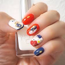 パーツシールと一緒に購入したしずくウォーターネイルシール 和柄mix ウォーターシールの練習を兼ねて 気の早いお正月ネイルです レトロで可愛いデザインのシールなので金色を足して 年相応に 人差し指と小指にいろんなpo nail designs nails inspiration