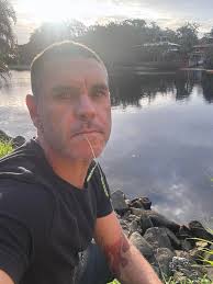 Eça tarde de sou na bera do.riu tomando uma cachaça e coçar u saco é bão  demaiss!