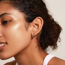 Amazon.com: BMMYE Juego de 4 pares de aretes pequeños de aro de oro para  mujer, para cartílago, aretes dorados para múltiples piercings,  hipoalergénicos, Cobre, Circonia cúbica : Ropa, Zapatos y Joyería