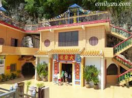 0 ratings0% found this document useful (0 votes). Da Seng Ngan Temple Ipoh From Emily To You