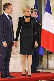 Brigitte macron has become hugely popular with the french public. Brigitte Macron Starportrat News Bilder Gala De