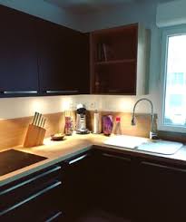 Dans la cuisine, on peut utiliser le bois pour le plan de travail, en façade pour le mobilier, au sol avec. Cuisine Moderne Bois Et Noir Avec Verriere Modern Kitchen Paris By Cuisinella Paris 11 Republique Houzz Uk