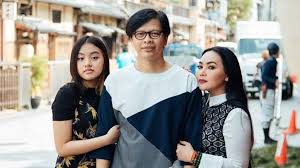 Belum lama ini beredar kabar bahwa armand maulana meninggal dunia. Armand Maulana Jatuh Saat Solat Dewi Gita Ungkap Suaminya Anti Minum Obat