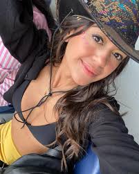 Carla Bencomo (@caarlabencomo) • Instagram photos and videos