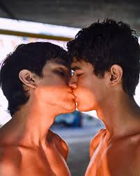 Pride Book Vol.5 Foto: @ferran_casanova Cinematographer: @elio.mulas Style:  @betancurt_style Models: @alexcarrascosa y @9ygor por  @twomanagementbarcelona Asistente de foto: @jesus_m_gm