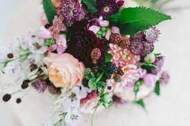 Die farben sind intensiv und die blumenwelt gibt nochmal alles! Brautstraussgalerie Warme Beerentone Im September Fraulein K Sagt Ja Hochzeitsblog