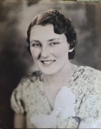 Can someone edit my mom's eye color?