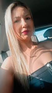 𝕰𝖑𝖆 é 𝖆𝖘𝖘𝖎𝖒 𝖒𝖊𝖘𝖒𝖔: 𝖈𝖆𝖇𝖊ç𝖆 𝖉𝖚𝖗𝖆, 𝖈𝖔𝖗𝖆çã𝖔  𝖒𝖔𝖑𝖊, 𝖒𝖊𝖎𝖔 𝖘𝖔𝖓𝖍𝖆𝖉𝖔𝖗𝖆, 𝖒𝖚𝖎𝖙𝖔 𝖕é 𝖓𝖔 𝖈𝖍ã𝖔. 𝖀𝖒𝖆  𝖉𝖊𝖘𝖆𝖏𝖚𝖘𝖙𝖆𝖉𝖆 𝖊 𝖕𝖊𝖗𝖋𝖊𝖎𝖙𝖆 𝖈𝖔𝖓𝖋𝖚𝖘ã𝖔!