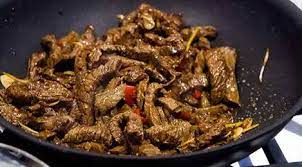 Semuanya harus dihaluskan dengan cara diuleg baru ditaburkan pada sayur rebus, sehingga akan menghasilkan rasa pedas khas dari pecel. Resep Oseng Kambing Bumbu Kecap Pedas Lifestyle Fimela Com