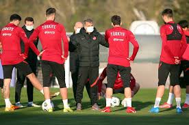 Burak yılmaz rüştü reçber'in rekorunu kırdı! A Milli Takim In Euro 2020 Kamp Programi Belli Oldu Ntvspor Net