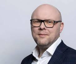 Zdaniem Mariusza Majkowskiego z CBRE Poland ostatnie lata na rynku  handlowym to czas ekspansji parków handlowych. 💪 W 2025 roku ten trend  będzie kontynuowany. Z 588,1 tys. mkw. powierzchni w budowie ponad