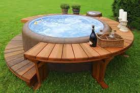 mini piscine spa en bois ovale pas chere jacuzzi exterieur terrasse jacuzzi construire une piscine