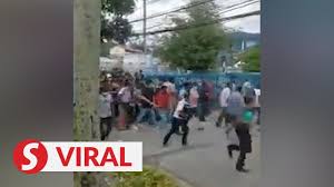 The road taxes that the jpj collects funds many purposes including public transport projects like prasarana's mrt, lrt, and rapid buses, and. Cops Stress Need To Observe Sop While Dispersing Crowd At Kl Jpj Office Thestartv Com