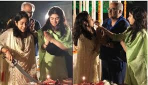 Jhanvi Kapoor Celebrated Her 22nd Birthday In A Unique Way Pics Inside Newstrack English 1 Jahnvi kapoor has resumed the shoot of dhadak with ishaan kahtter.
