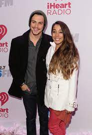Now, she's making music as essy. Sierra Deaton Bio Affair In Relation Net Worth Ethnicity Age Nationality Height Singer
