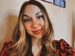 Kendra Hahn's Instagram, Twitter & Facebook