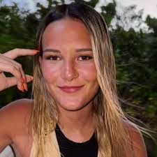 Melina Gomez (@carp_meel)