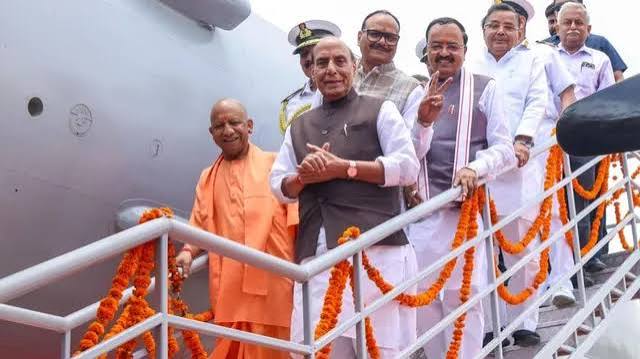 लखनऊ में रक्षा मंत्री राजनाथ सिंह ने बताई पाकिस्तानी नौसेना की हकीकत, डरकर बंदरगाहों में दुबक गए थे नौसैनिक - defence minister rajnath singh revealed the reality of ...