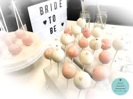 Cakepops Zur Hochzeit Wedding Day Weddingcakepops Weiss Rosa Herzen Bride To Be Backebacketorte Cakepops Cake Pops Torten