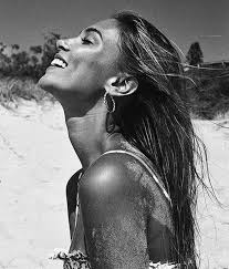 Black And White Beach Photoshoot C O N F I D E N C E Radiates Black And White Beach Portrait Beach Photoshoot