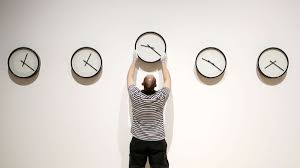 Am letzten sonntag im märz wird auf sommerzeit umgestellt und am letzten sonntag im oktober wird auf winterzeit umgestellt *. Zeitumstellung Auf Winterzeit 2019 Wurde Die Uhr Zuruck Oder Vorgestellt Welt