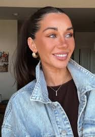 Courtney Meissner's Instagram, Twitter & Facebook