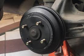 Baru baru ini ada satu custumer saya waja beliau brake down di tengah jalan kerana minyak hitam kering sehingga engine berbunyi pelik bertukar macam bunyi besi di kunyah.so saya pun buka la engine waja tu nak tengok ape yg… 5 Cara Mudah Untuk Periksa Brek Kereta Tanpa Alatan Wapcar