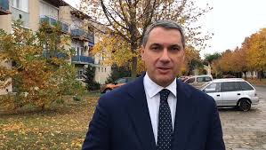 Orbán viktor állja és adja is a pofonokat, de amint korrektül viselkednek vele, simulékonyabbá válik. Lazar Janos Valtozasra Van Szukseg A Fideszben Magyar Hang