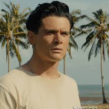 Louis zamperini è un campione di mezzofondo americano. Pin On Gorgeous