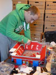 Stadion anfield jest domem dla klubu piłkarskiego liverpool fc i znajduje się w pobliżu stanley park w liverpoolu. Liverpool Fc Lego Stadium