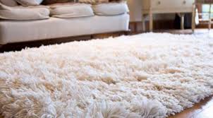 Bir evi ev yapan yegane unsurlardan birisi olan halılarda dikkatli olmakta fayda var. Halilarinizi Elde Yikamak Ne Kadar Saglikli Karsiyaka Hali Yikama