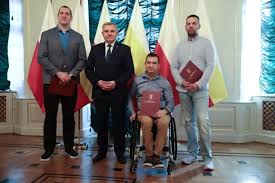 Wojciech nowicki, redaktor naczelny radia „emaus| przewodnik lena przyjechała do poznania z damaszku. Wojciech Nowicki Artykuly Nasze Miasto